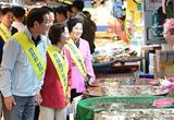 유정복 인천시장, 어시장 찾아 우리 수산물 안전 확인