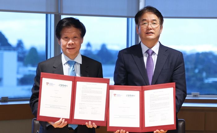 람친용(Lam Khin Yong) 난양공대 부총장(좌), 이동환 고양특례시장(우)