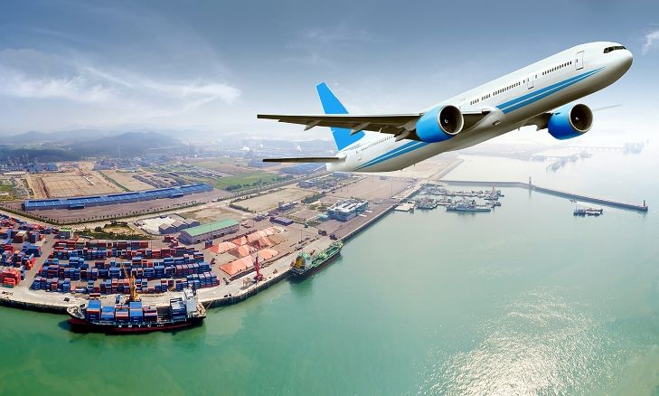 서산 대산항에 비행기가 날아오르는 모습