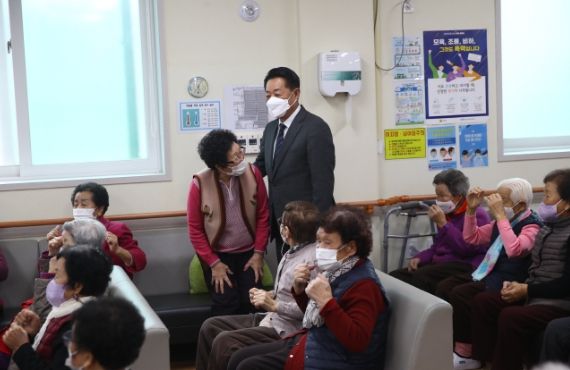 사회 복지 시설 방문