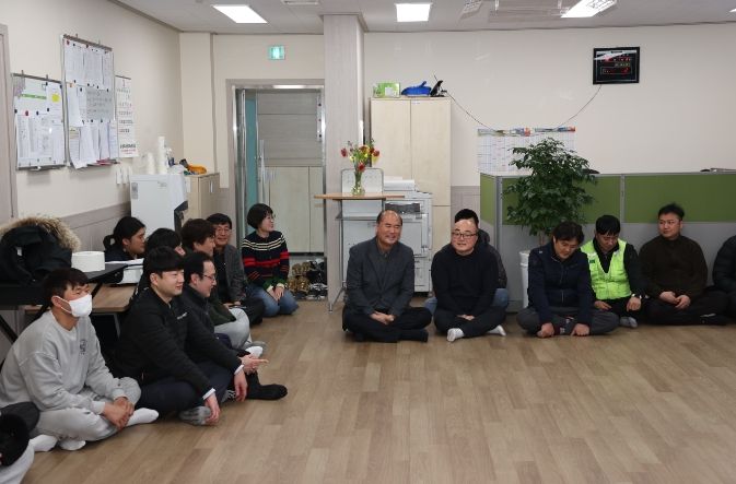 강영석 상주시장, 설 명절 환경공무직, 운전직 등 현장 근무자 격려 나서