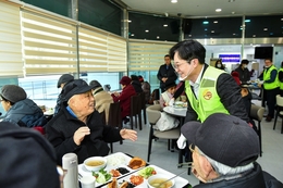 김병수 시장, 어르신 점심 직접 챙기며 ‘현장행정’ 시동