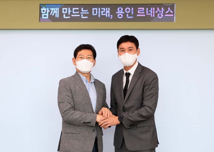 용인출신 이정수 수원FC 수석코치, 용인시에 4000만원 기탁