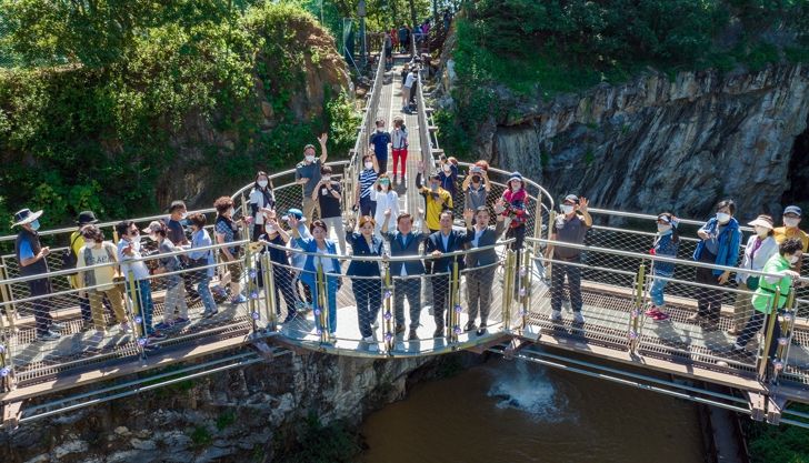 광명시 도덕산에 수도권 최초 Y자형 출렁다리 개통