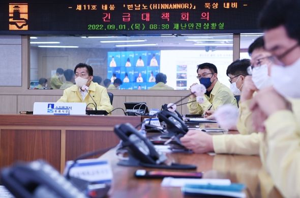 이재준 시장이 ‘제11호 태풍 힌남노 북상 대비 긴급대책회의’에서 발언하고 있다.