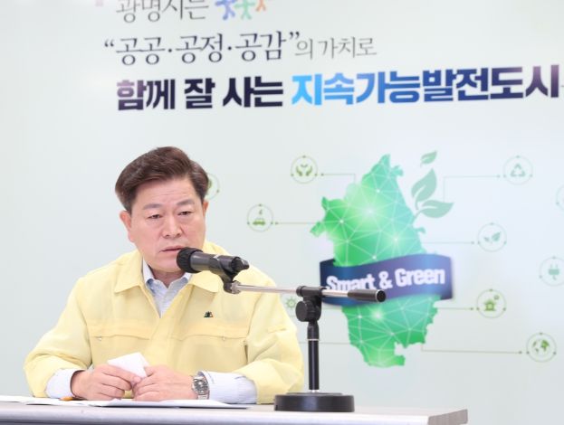 광명시는 ‘힌남노’ 북상에 따라 5일 시청 중회의실에서 대책 회의를 열어 태풍 피해를 최소화하기 위한 중점 관리사항을 전달하고 부서 및 동 대처계획을 점검했다.