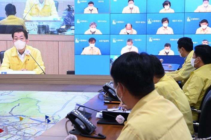 이재준 시장이 보고회 중 발언하고 있다.