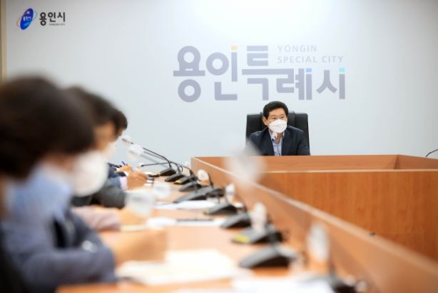 이상일 용인특례시장이 5일 시청 영상회의실에서 열린 각 실·국·소장 등 간부 공무원 회의에서 태풍 '힌남노' 피해가 없도록 만전을 기해달라고 주문했다.