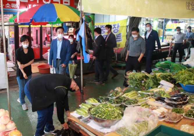 정장선 평택시장, 추석맞이 전통시장 상인 격려․태풍 피해 점검
