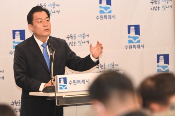 이재준 수원특례시장이 ‘자원회수시설 미래 비전과 민선8기 갈등관리 방안’을 발표하고 있다.