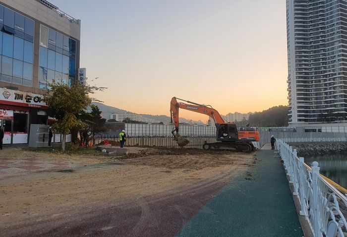 여수시, 웅천 붕괴사고 밤샘 복구작업 실시…추가 붕괴위험 차단