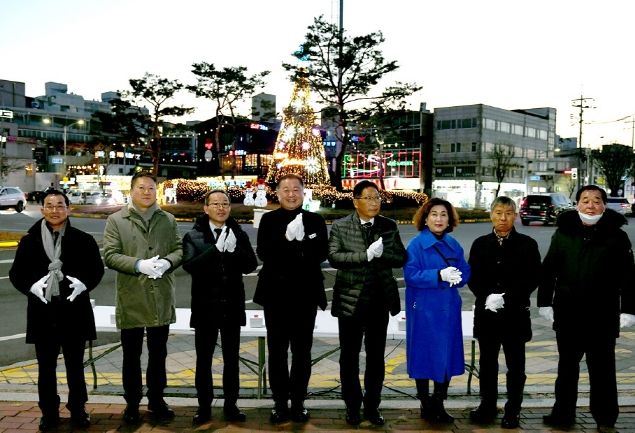 파주시, 크리스마스 대형트리 불빛을 밝히다