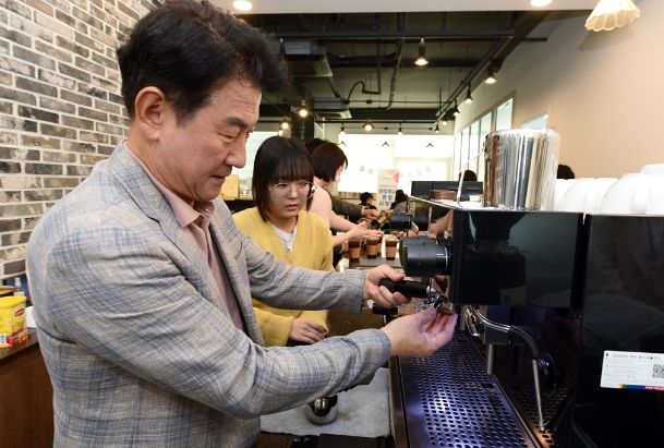 김동근 의정부시장, 학교 밖 청소년들과 시청 밖 현장 시장실로 소통 기회 가져