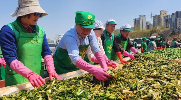 파주시 새마을부녀회, 사랑의 햇김치 담그기 행사