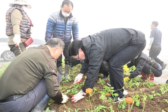 양주시 양주1동, 강수현 양주시장과 시민참여 꽃 심기 나서