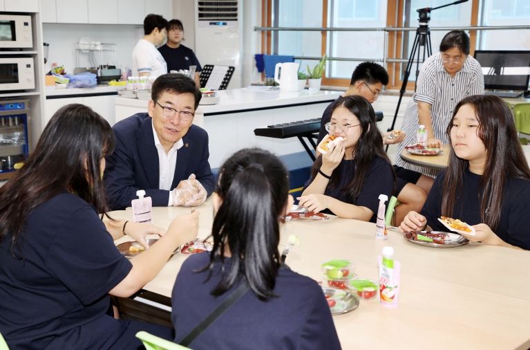윤건영 교육감, 수요자 중심 아침 간편식 제공 2차 시범사업 학교 방문