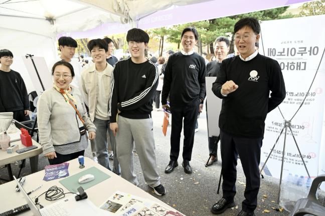 사교육 부담 완화책 '강남인강' 도입… 1만 원에 年 1,500개 강좌 수강