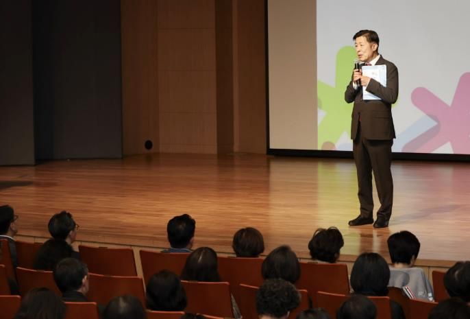 전성수 서초구청장이 23일 14시 심산기념문화센터에서 열린 구민 맞춤형 세무설명회에서 인사말씀하고 있다.