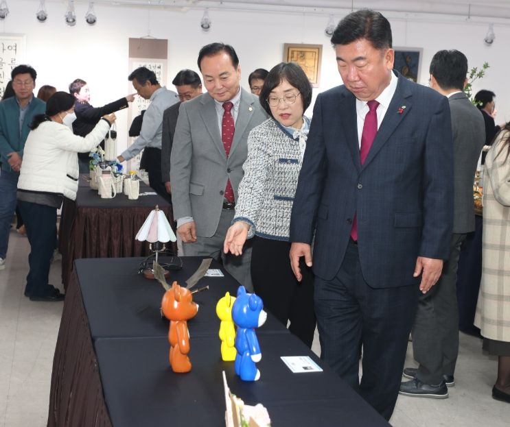 청주시 공무원(가족) 작품전 개최