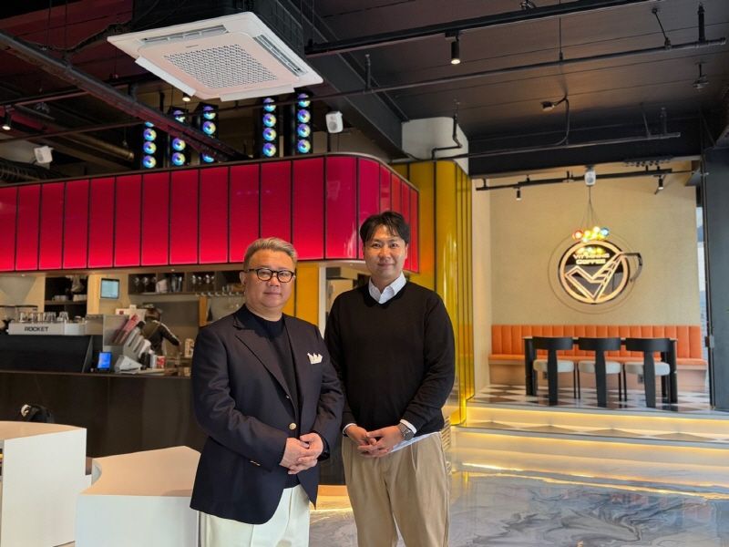 국내 최고의 바리스타인 장현욱대표와 (주)브이엠에스코리아의 앤디박의장