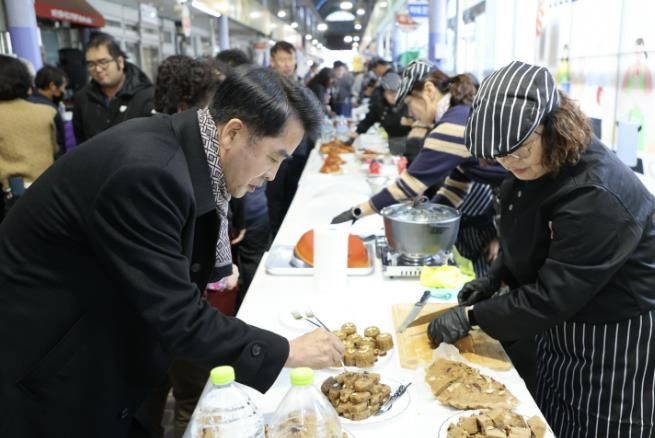 보은군, 전통시장에 활력 불어넣은 '제1회 장터 한 상 축제' 성황리 마무리