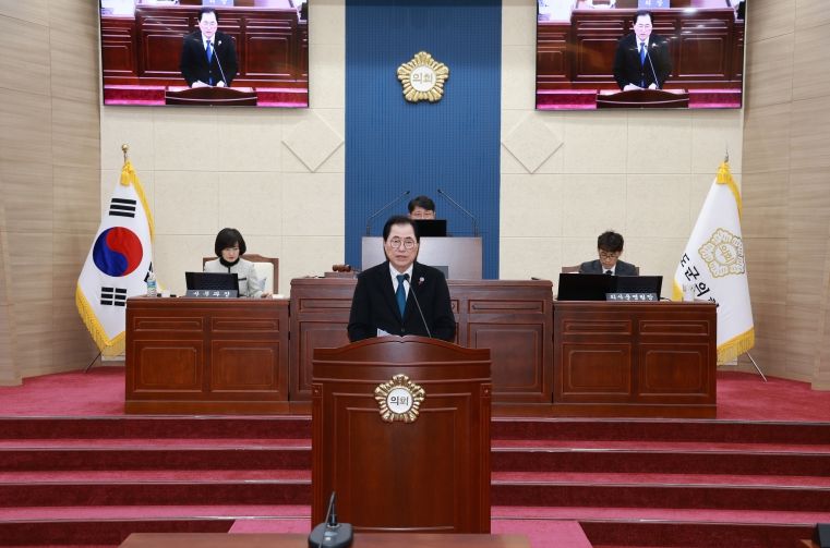 신우철 완도군수는 제333회 완도군의회 정례회에서 시정연설을 통해 내년도 군정 운영 방향을 밝혔다