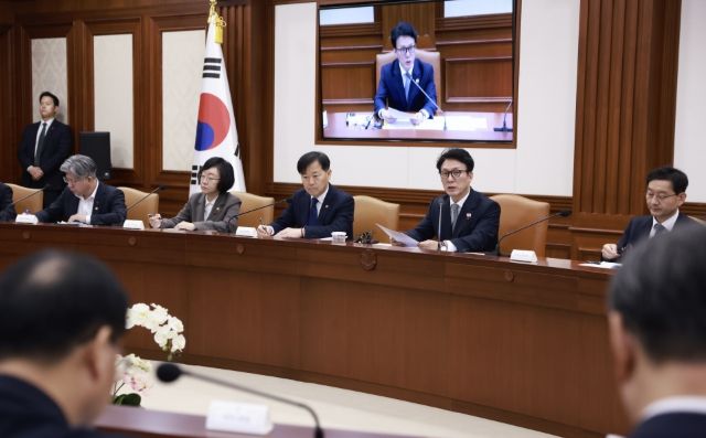 김민석 국무총리가 10일 세종대로 정부서울청사에서 열린 국가정책조정회의를 주재, 모두발언을 하고 있다.(국무조정실)